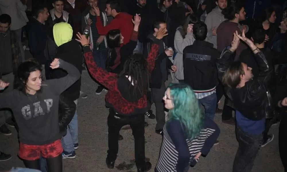 Πάρτι στο ΑΠΘ: Αδιανόητα φαινόμενα συνωστισμού - "Πάνε" οι κανόνες